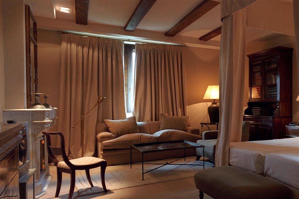 Hotel Landa Burgo Zimmer foto A room at the Hotel de la Villa d'Este