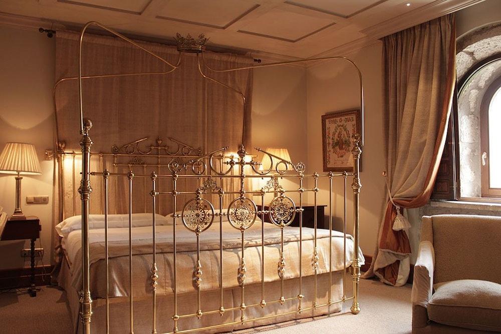 Hotel Landa Burgo Exterior foto A room at the Hotel Excelsior