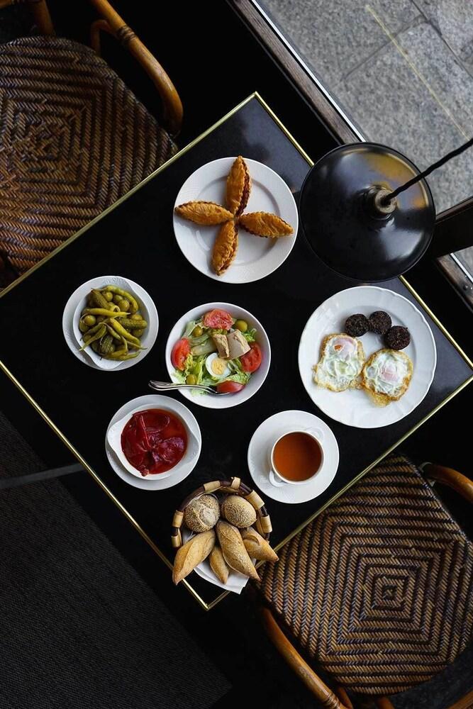 Hotel Landa Burgo Exterior foto A traditional Turkish breakfast