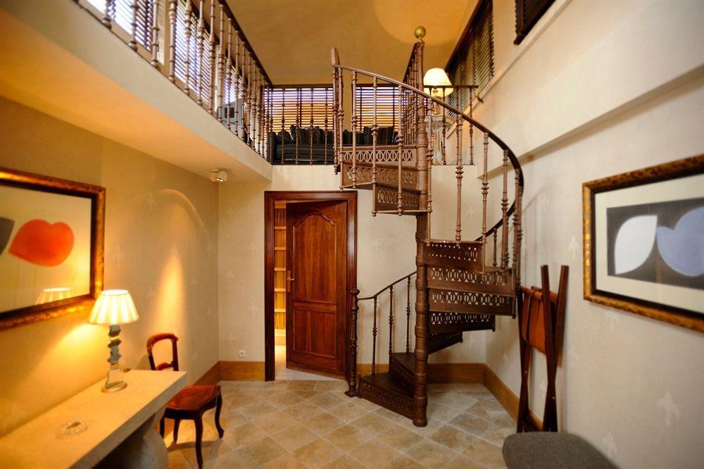 Hotel Landa Burgo Exterior foto The spiral staircase