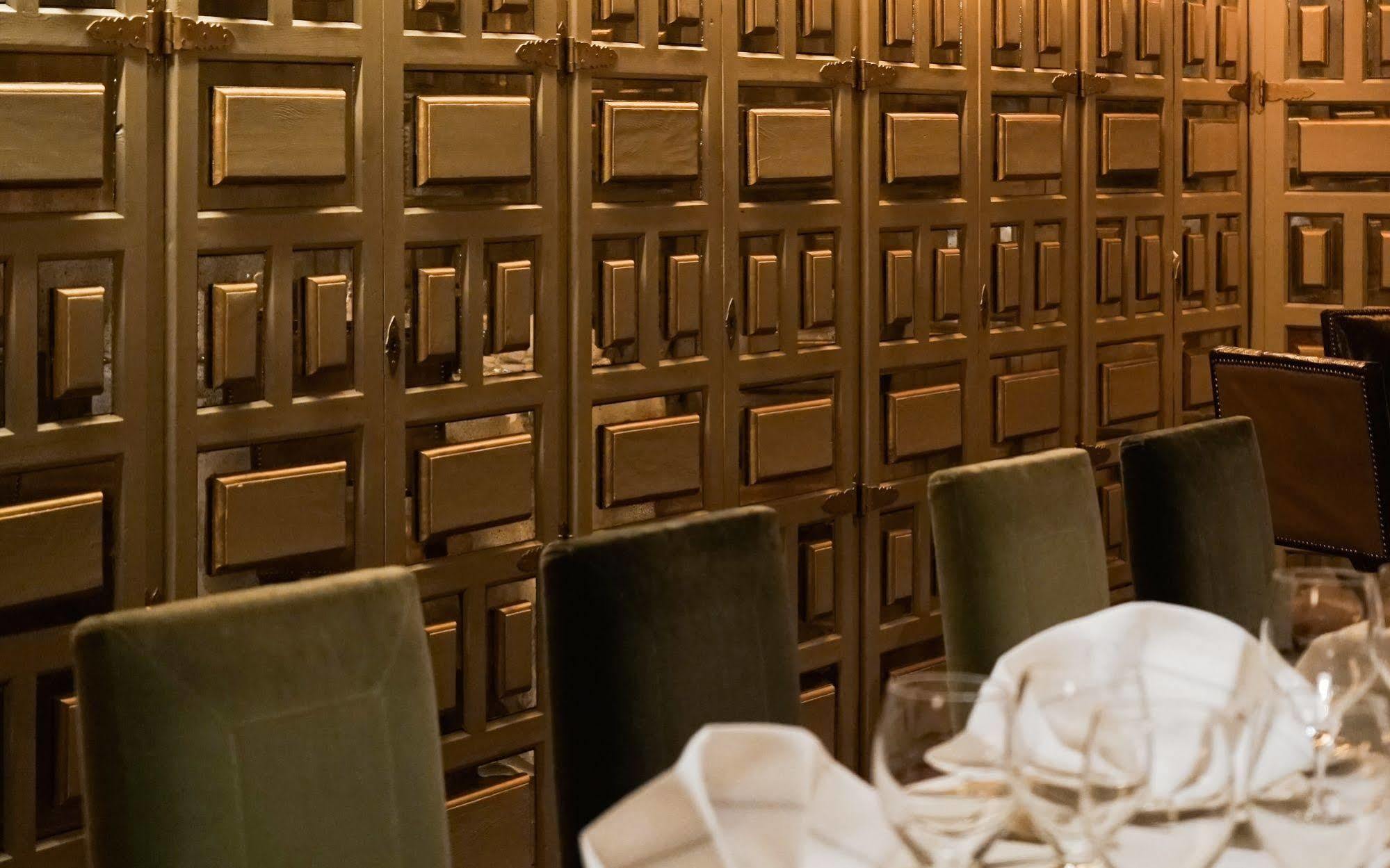 Hotel Landa Burgo Exterior foto Gold bars in a bank vault